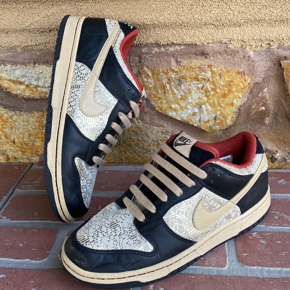 Womens Nike Dunk Low Premium sneakers size 8 check them out thanks 🙏